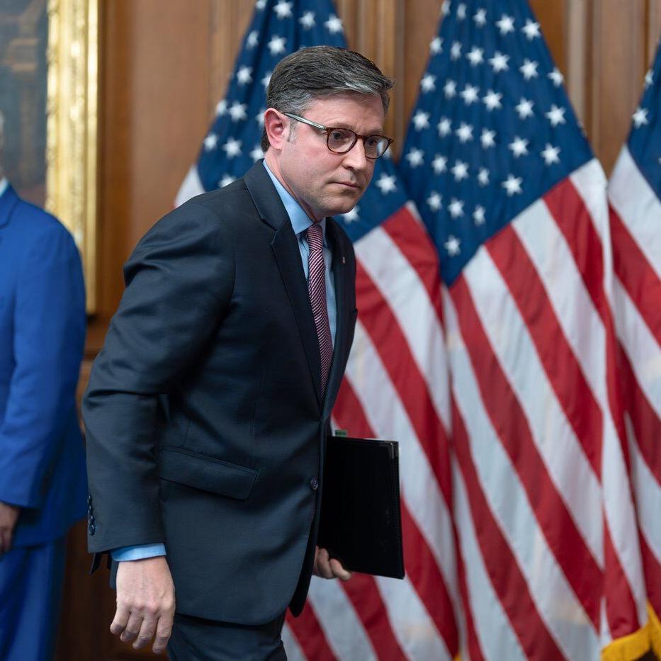 Pressure builds on Congress to end the shutdown, but a quick breakthrough appears unlikely